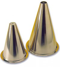 секрет очень прост до безобразия,

берете лист тонкой нержавейки, 
делаете из него конус, 
обмазываете клеем посыпаете специями!
-------------------------------------

вот фото, более потертого манекена)))))