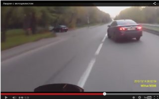 авто не оправдываю про поворотник, но мот начал выезжать на встречку когда авто уже во всю поворачивало