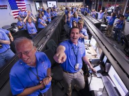 В таких случаях я еще очень люблю предъявлять фотографию ЦУПа НАСА: