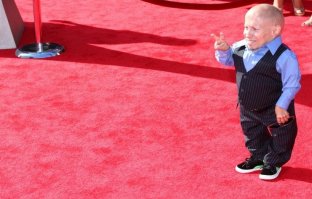 я думал это один и тоже человек, только с волосами и без..