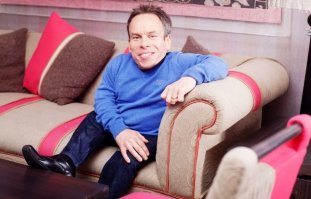 я думал это один и тоже человек, только с волосами и без..