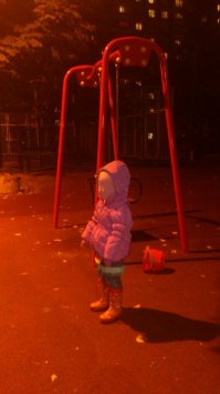 с дочкой гулял во дворе, решил сфоткать, теперь плохо сплю.