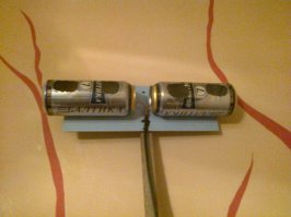 был как-то в деревне и там очень хреново ловил сигнал телевизор. несколько баночек пивного и нас с приятелем посетила инженерная мысль)