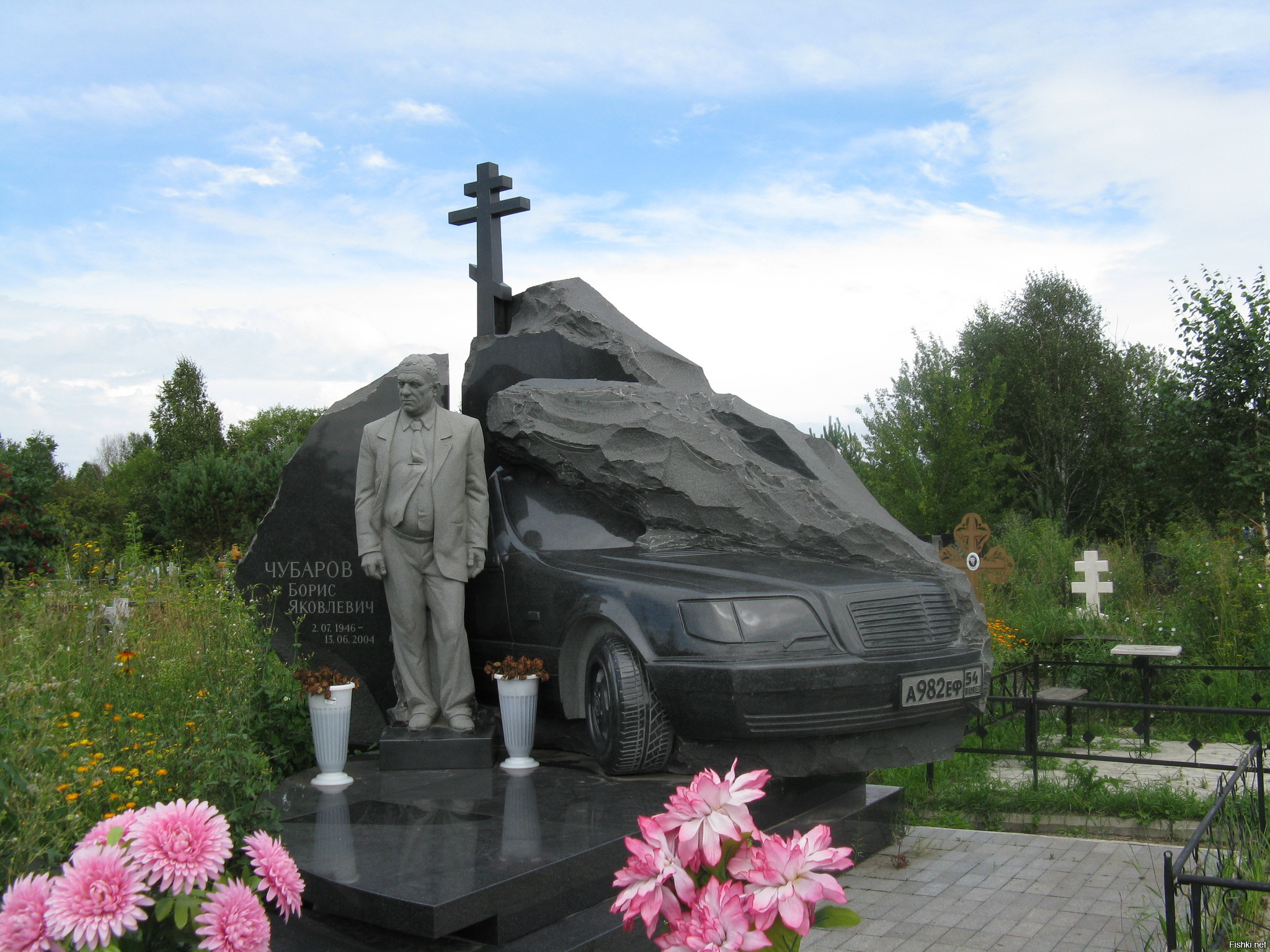 Памятник ставят православным