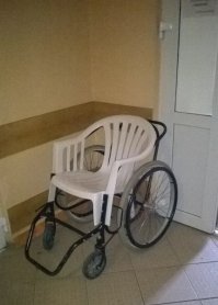 В чем здесь автор увидел маразм и лень?