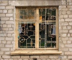 В чем здесь автор увидел маразм и лень?