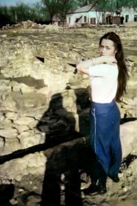 Привел в порядок фотку в Афгане. Может кто из ее знакомых увидит и передаст Ларисе.