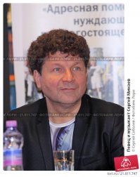 А помните телепередачу «50 на 50», которая выходила на первой кнопке в начале 90-х? Сначала её вёл Сергей Минаев, потом Алексей Весёлкин