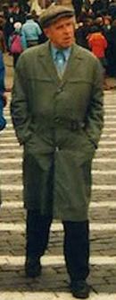 Хочу себе такой плащ, все рынкимагазины облазил - нету!