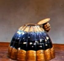 Напомнило Чернильницу из "Снежной королевы".:)