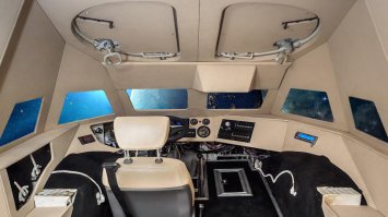 Изнутри больше на частный космический катер смахивает..