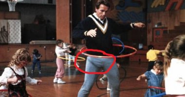 Посчитайте меня извращенцем или пересмотревшим порно, но тут что-то не так