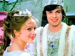 Еще один фильм детства. Но это, скорее, девченочный вариант. Три орешка для Золушки.