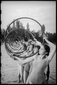 По ходу дела подмышки раньше не брили...)