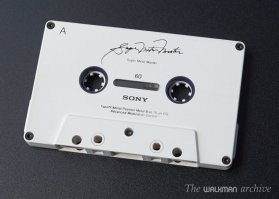 Всегда любил металлические кассеты. Дизайн у них потрясный.