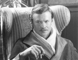 Как сейчас перед глазами всплыл отрывок из Шерлока Холмса и Доктора Ватсона, где Ватсон кричит у двери "Пожар!"