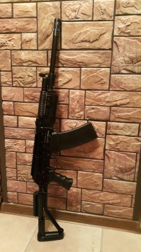 На счет сыкливости чурбанов согласен. Пару месяцев назад езали с женой со стрельбища. На трассе в левом ряду 100-110 км/ч тошнила Теана, моя скорость около 160. Моргнул дальним - 0 эмоций, прижался в пампер, моргнул еще раз - это г0вно на тормоз давит. Обошел справа, там естественно лва госия с юга на меея пялятся. Я им в сердцах -"...ылибед ялб", так чтоб по губам читалось, дальше в левый ряд и до рабочей скорости разгоняться. Тут вскипела и до того горячая кровь горцев - паскочигарили Теану до 160-170 и давай меня пытаться к левой обочине прижимать. Жена у меня умница - со спокойным видом растегнула, лежащий на заднем сидении чехол, достала со сложенным прикладом Вепрь-12, открыла окно, поставила карабин тыльной стороной на сидушку между ног и просто примкнула пустой(!) Магазин. У макак вскипевшая кровь остыла моментально, сбросиль резко скорость, чет приуныли, да и желание остановиться и пообщаться куда то пропало. Я прикола ради сбросил еще больше и сделал вид что хочу их прижать к правой обочине - вот здесь пожалел, что на заднем стекле рега нет, а то бы вместе все сейчас поржали. Небритые сбросили скорость почти до нуля, с правого ряда, поперек пересекли разделительный газон, и раскидываясь ошметками земли ломанулись в противоположную сторону. Незнаю, было их двое или больше, т.к. задние окна затонированы, но так или иначе, штаны поехали вытряхивать минимум двое...