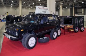 А тем временем у нас скоро будут летающие авто! Пока ещё не летают, но колеса под углом уже загибаются!