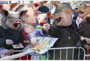 во всяком случае они с лопаты не жрут, как ты, грязная таёжная свинья