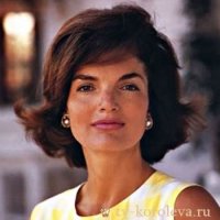 Фотка крайне неудачная, так она вполне симпатичная мадам.