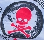 Ребята, всё супер, все молодцы, всё понравилось. Можно мааааленькую ложечку даже не дёгтя, а просто своего личного мнения?.. Просто наше прекрасную планету так на сегодняшний день загадили и изнасиловали, что вот такой символ на флаге, который держит в руках Человек, покоривший одну из её бесчисленных вершин, смотрится... не очень. Земля должна ассоциироваться с жизнью, а не со смертью. Моё мнение. Без обид.
Новых вершин, новых побед, новых друзей!