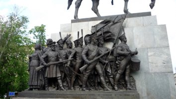 Хороший музей (и там  не только Панорама с объемными частями, но и  на 2012г интерактивными стенды и оригинальные образцы оружия и артефакты 1812г). Снимал часть в 3D.