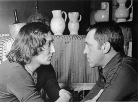 вот это говновбросец.
вот вам ,кстати,вопросеу, кто эта девочка на фото? ой, да это же...тот кто на втором фото!
а третье фото! это же просто капец!
так что либеромразь придумай постик!