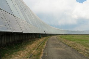 Автор! Телескоп называется по-русски РАТАН-600 (РАдио Телескоп Академии Наук - 600 метров)!! К чему тут черезжопные английские буквы?!
Неужели сложно найти, как он выглядит?!