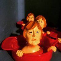 Интересно, а она крякает как уточка?

Нет, по-немецки матюкаться будет ))