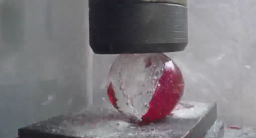 Цветные стеклянные шарики совсем не цветные?!