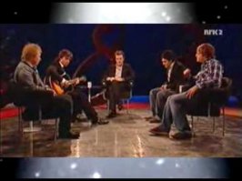 Hallelujah Песня канадского певца и поэта Леонарда Коэна, впервые выпущенная на его седьмом студийном альбоме Various Positions. перепетая много раз.
Один из них, имхо, самый проникновенный Джеф Бакли. В 2004 году этот кавер занял 259 место в списке «500 величайших песен всех времён по версии журнала Rolling Stone». В том же году журнал Time назвал версию Бакли «изящно спетой» и отметил, что «Бакли обработал песню… как крошечную капсулу человечности, используя голос как крен между славой и печалью, болью и красотой».
Второй вариант, кавер версия (даже две) которые использовались в м/ф Шрек. Руфус Уэйнрайт записал «Hallelujah» после краткой встречи с Бакли. Позже он с Джоан Вассер и своей сестрой Мартой Уэйнрайт исполнил песню в документальном фильме о Леонарде Коэне «Leonard Cohen: I'm Your Man». Версия Уэйнрайта также вошла в официальный саундтрек мультфильма «Шрек», хотя в самом мультфильме звучит версия Джона Кейла.
Эх, видео, при моем рейтинге не разместить, помогите с Бакли и Шреком!