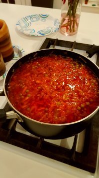 Борщ должен настояться. На следующий день вкуснее 
Но если Вам не нравится вчерашний - держите сегодняшний;)