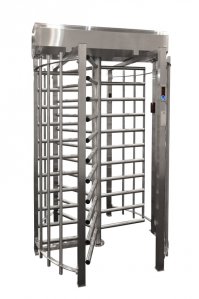 Что отец , что сын... Да и пост вообщем то так себе...
Дверь не причем.
Вот такая система  успокоила бы им нервы.