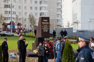В Москве стоит уже лет 10.  Южное Бутово. Ул. Кадырова, в 50-ти метрах от метро Бунинская Аллея.