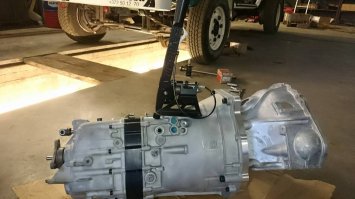 для школьников - "спесьялистов".
Вот такая кпп стоит на таких газонах. Секвенталка, между прочим.
Думайте дальше , что её вертит нижнеклапанник с 3750 об/мин...)