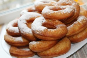 А какие вкусные питерские пышки(не путать с пончиками)
2 пышки 5 копеек в те времена