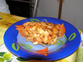 Еда, конечно, практически "бичовская".
Сын 13л. остался доволен, дочь 9л. любительница макарон съела, потому что была голодна, но в восторге не осталась. Жена плюсики мне ставила авансом. Я бы в рецепте убавил бы вполовину кол-во томатной пасты.
Второй раз готовить сие блюдо не хочется, не впечатлило.
Спасибо за новаторство.