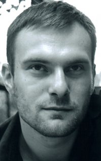 Никита Емшанов (28 лет)
Снялся в "72 метра", "Десантура", "Легенда №17" и мн. др.
Погиб в автокатастрофе в 2011 году. Похоронен на Сестрорецком кладбище Санкт-Петербурга.