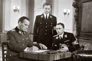А пожалуйста. 
Гиммлер и Вольф бонусом.