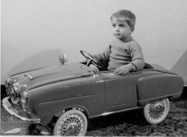 1 Porsche.
2 Автомобили советских детей. (раз мотоколяски это автомобили то и это автомобиль)
3 "Маркиза"
4 Энди Сандерс построил автомобиль из старой модели Фиат 126 (1989).