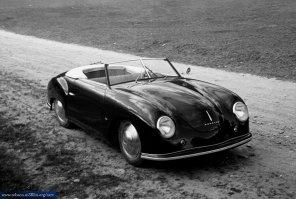 1 Porsche.
2 Автомобили советских детей. (раз мотоколяски это автомобили то и это автомобиль)
3 "Маркиза"
4 Энди Сандерс построил автомобиль из старой модели Фиат 126 (1989).