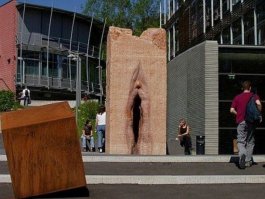 Памятники глупости