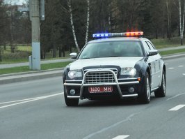 Спецподразделение ГАИ РБ "Стрела". Ареал обитания - Минск и Минский район, но могут иногда встречаться в других местах Беларуси (особенно, если ГАИ проводит какие-то операции). Подразделение выполняет задачи по сопровождению высших должностных лиц и эскортированию глав делегаций иностранных государств в случаях, предусмотренных дипломатическим протоколом, контролирует работу подразделений ГАИ, помогает в обеспечении безопасности дорожного движения регионам, следит за соблюдением дорожной дисциплины сотрудниками милиции. Иногда могут развлекаться от скуки, как показано на видео. Если в Беларуси тебя остановили гаишники и на их автомобиле или мотоцикле бело-синяя эмблема, рекомендуется вести себя вежливо, говорить, не повышая голося, судорожно вспоминать что и где нарушил, и какое за это наказание.