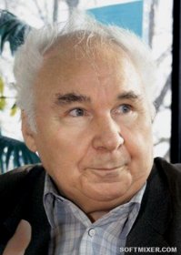 У нас были и свои гении-фальшивомонетчики.
Виктор Баранов стал самой легендарной личностью в истории подделки советских денег. Художник-самоучка и изобретатель-новатор, уроженец Ставрополья считал подделку долларов ниже своего достоинства. «Делать их — все равно что кофе заваривать», — так любил говорить следователям. Он специализировался только на советских рублях.
В середине 70-х годов в 105 городах банковские работники выявили 46 поддельных купюр пятидесятирублевого достоинства и 415 фальшивок номиналом в 25 рублей.

Самопальные 25-ти 50-рублевые бумажки показали и экспертам Гознака. И лишь последние дали категорич ное заключение: предъявленные на экспертизу деньги образца 1961 года являются уникальными дубликатами и изготовлены одним способом.
Виктор Баранов мог бы стать знаменитым изобретателем, но его идеи были никому не нужны. И он стал самым знаменитым в СССР фальшивомонетчиком.
Не раз предлагал свои изобретения предприятиям, но они в большинстве своём оставались невостребованными. Тогда Баранов «для самоутверждения», а также для финансирования собственных изобретений берётся за изготовление денег.

Он объездил букинистические магазины, однако не смог найти там всех необходимых для себя книг. Необходимую литературу он нашёл в библиотеке имени Ленина, где читал, конспектировал и штудировал книги по полиграфии и цинкографии.
Рядом с домом изобретателя располагался сарай, в котором он оборудовал свою «научно-исследовательскую лабораторию». Охваченный новыми идеями, Виктор Иванович сутками не выходил оттуда.
12 апреля 1977 года он был задержан на колхозном рынке города Черкесска при сбыте очередной партии подделок. При личном обыске у Баранова было обнаружено 77 фальшивых денежных знаков достоинством в 25 рублей. Как выяснилось, шофёр в августе 1976 года уволился и нигде не работал, однако сыщики узнали, что нужды в деньгах он не испытывал: лишившись зарплаты, приобрёл автомашину «Нива», покупал жене золотые ювелирные изделия, делал дорогостоящие подарки родственникам. Когда милицейские работники стали расспрашивать Баранова о сообщниках, тот заявил, что делал всё в одиночку. Эксперты первоначально не поверили этому, однако следственные мероприятия подтвердили факт изготовления Барановым фальшивых денежных купюр на общую сумму 33 454 рубля, при этом на момент задержания Барановым был осуществлён сбыт купюр на сумму 23 525 рублей.

Был приговорён к 12 годам лишения свободы. Освободился в 1990 году. Жил в Ставрополе.