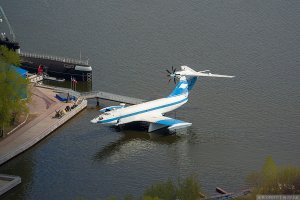 В Москве в Тушино на Химкинском водохранилище находится Музей - подводная лодка Б-396 проекта 641Б. Там же находятся экраноплан «Орленок» и катер на воздушной подушке «СКАТ»; развернута экспозиция на площадках боевой техники ВМФ. 
+7 (926) 522-15-96. вт,ср 11:00–19:00; чт 13:00–21:00; пт-вс 11:00–19:00.(Третий выходной каждого месяца посещение бесплатное).ул. Свободы, вл. 52-56м. Метро Сходненская. 7 минут по Химкинскиму бульвару.