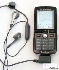 Когда 10 лет назад у меня была Motorola Razer V3i, у неё тоже не было гнезда под джек, наушники подключались через miniUSB, такая же ситуация потом была с HTC TyTN и HTC Touch. А вспомните мультимедийные телефоны того времени, что у SonyEricsson, что у Samsung были фирменные наушники со своими уникальными штекерами и пользовались же! Да, прибегали к помощи переходников или покупали фирменные наушники в втридорога, но никто не жаловался. Народ просто привык к ништякам и многие обыденные вещи для них теперь кажутся каким то кошмаром.