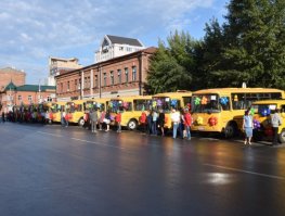 29.08.2016 В районы Новосибирской области отправлены 12 новых школьных автобусов