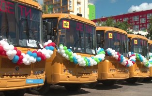 17.07.2016 Школы Башкортостана получили 17 новых автобусов