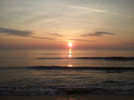 Красивые фотки и зум приличный. Спасибо.
Я вот закатов с рассветами нафоткал. К сожалению под рукой камеры нормальной не было