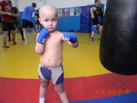 Навернуться с 1,5 метров?!? - ну с таким подходом давайте продолжать растить "покемонов с писюнами"((

Я не навязываю своего мнения, но мальчики должны вырастать мужчинами: Т.е. Принимать решения и уметь брать на себя ответственность за них!